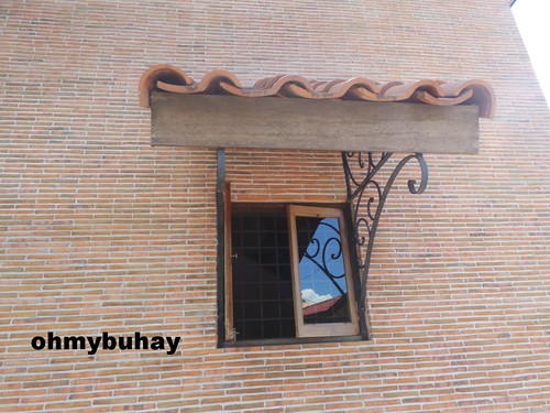 Ugu Bigyan, clay window