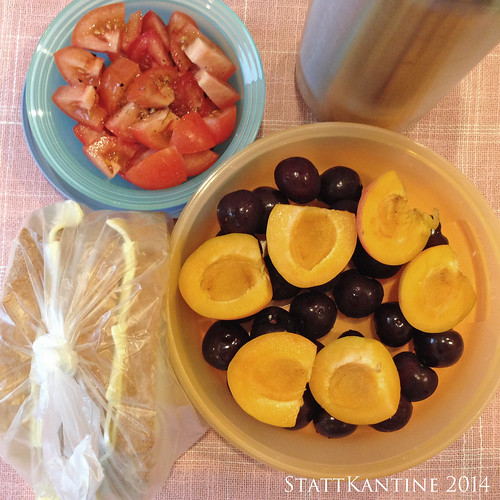 StattKantine 12.08.14 - Käsebrote, Tomatensalat, Obst
