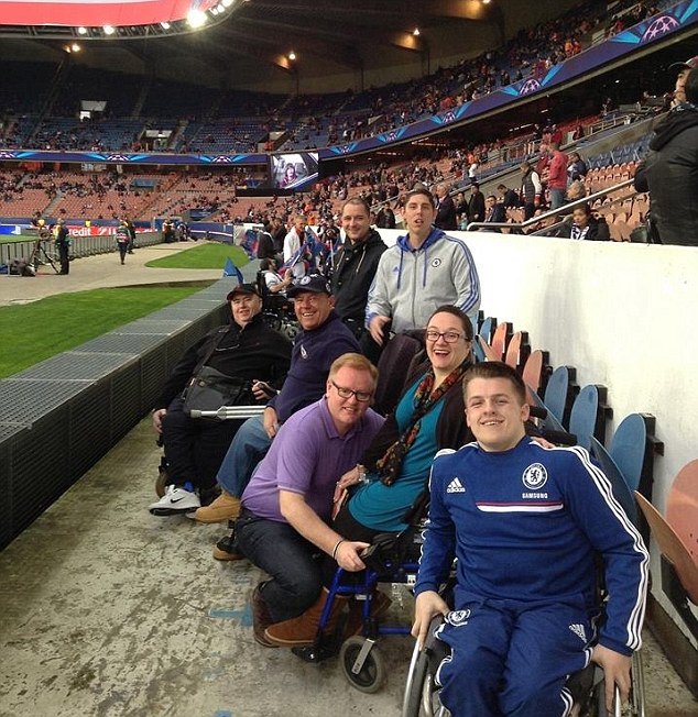 140906_ENG_Chelsea_disabled_fans