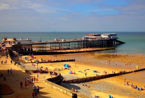 cromerpier seasidepier beach sea crowds tourists holiday makers daytrippers sand norfolk eastanglia england mickyflick