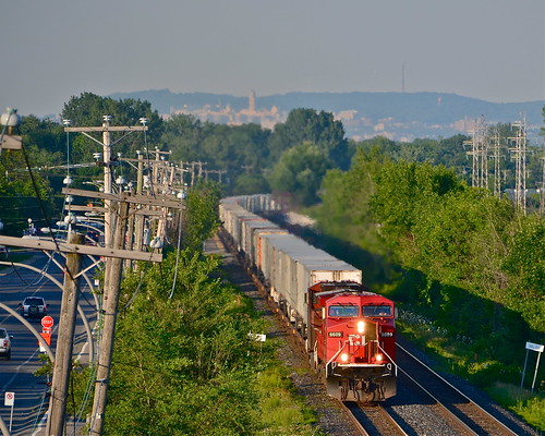 quebec montreal canadianpacific expressway cp ge piggyback generalelectric pointeclaire tofc ac4400cw cp133 cp9609