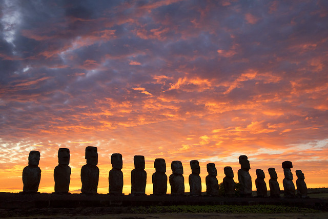 DSC03093 Easter Island, Chile: Ahu Tongariki at Sunrise