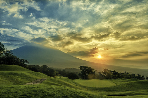 sunrise golf landscape volcano guatemala antigua