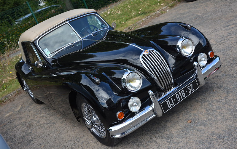Jaguar XK restaurée plus belle que neuve. 15134393379_7c95dab68c_c
