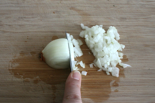22 - Zwiebel würfeln / Dice onion