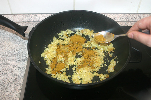 27 - Mit Curry bestäuben / Dredge with curry
