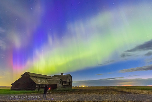 Shooting the Aurora over Old Barn #2 (June 7-8, 2014)