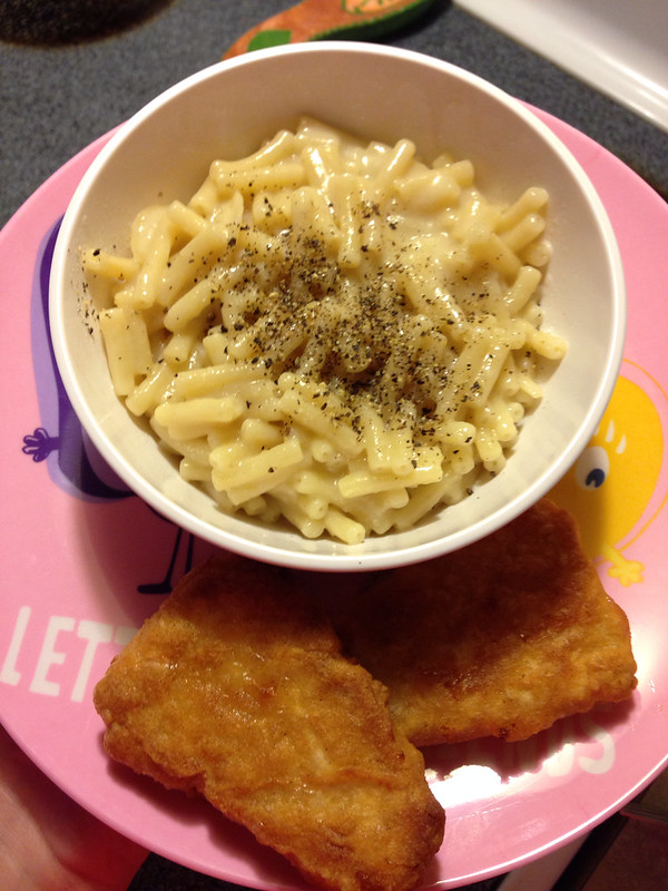 Earth Balance mac & cheese with gardein Fish Fillets