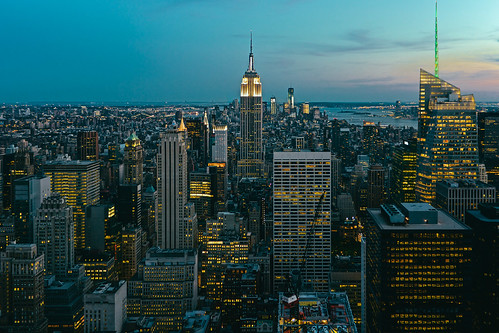 city sunset newyork night skyscraper lights evening unitedstates cloudy nacht manhattan empirestatebuilding bluehour