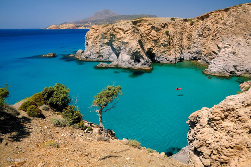 blue sea beach water island nikon kayak aegean greece emerald milos d300 ελλάδα tsigrado αιγαίο alexring μήλοσ τσιγκράδο