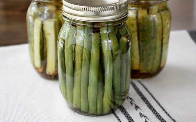 easy-garlic-dill-refrigerator-pickles-green-bean