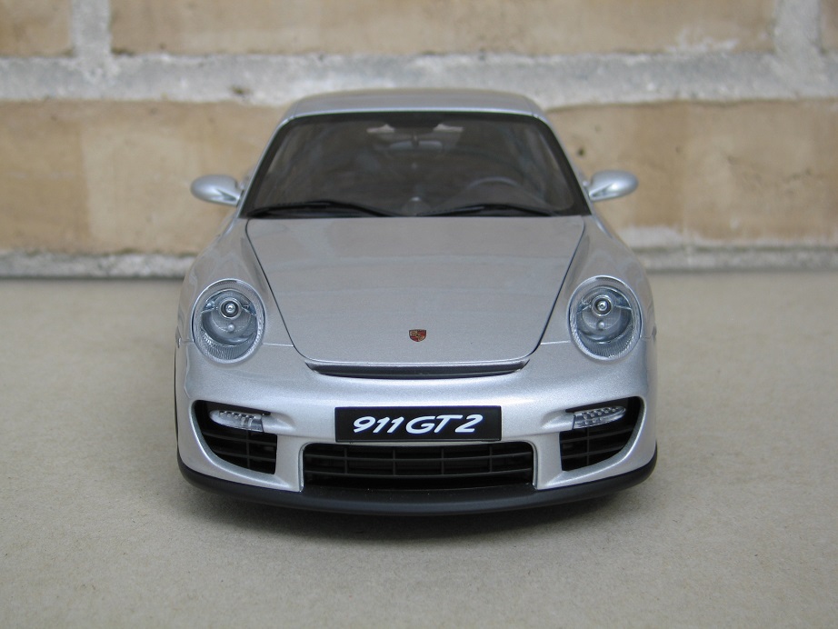 Porsche 911 GT2 type 997 2007 gris argent 1/18 Norev 187594 