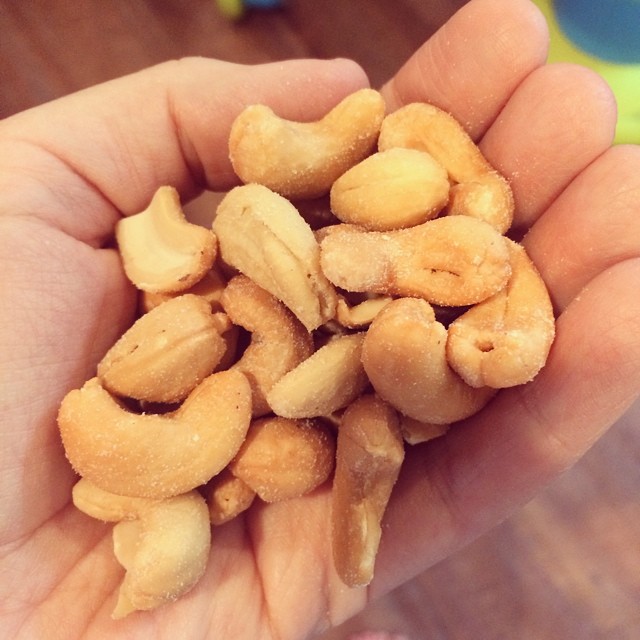 Day #25, #whole30 - snack (cashews)