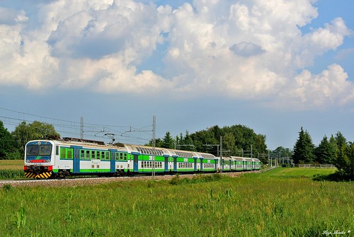 italy milan electric train milano n bahnhof bahn varese nord lombardy ferrovie fnm turate concesse ea750 trenord