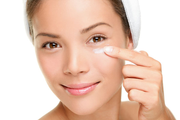 Applying-Eye-Cream (1)