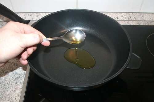 25 - Olivenöl erhitzen / Heat up olive oil