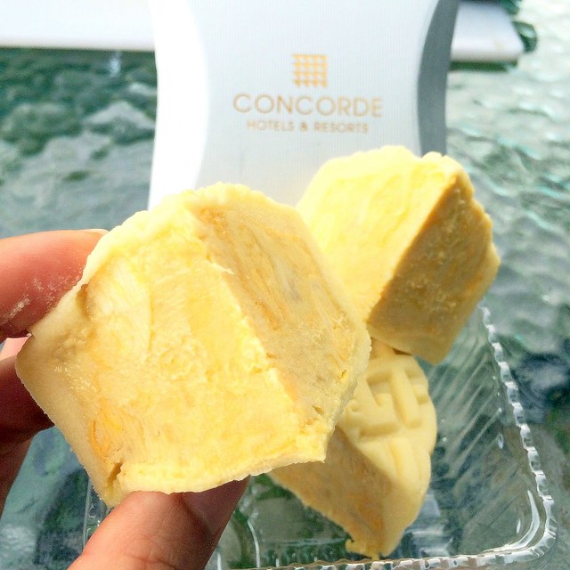 Concorde hotel KL best Durian mooncake 2014-001