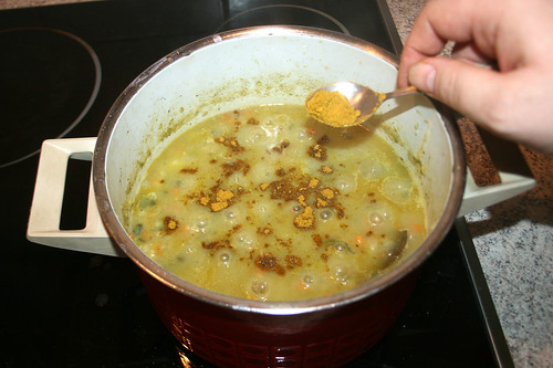 44 - Curry einstreuen / Add curry