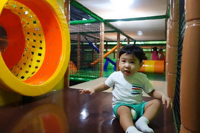 Aug 2014 - Fun at an indoor playground again! 