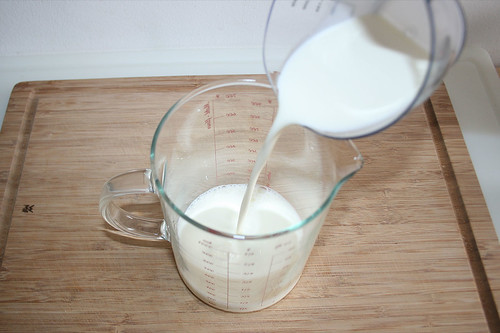 23 - Milch & Sahne mischen / Mix milk & cream