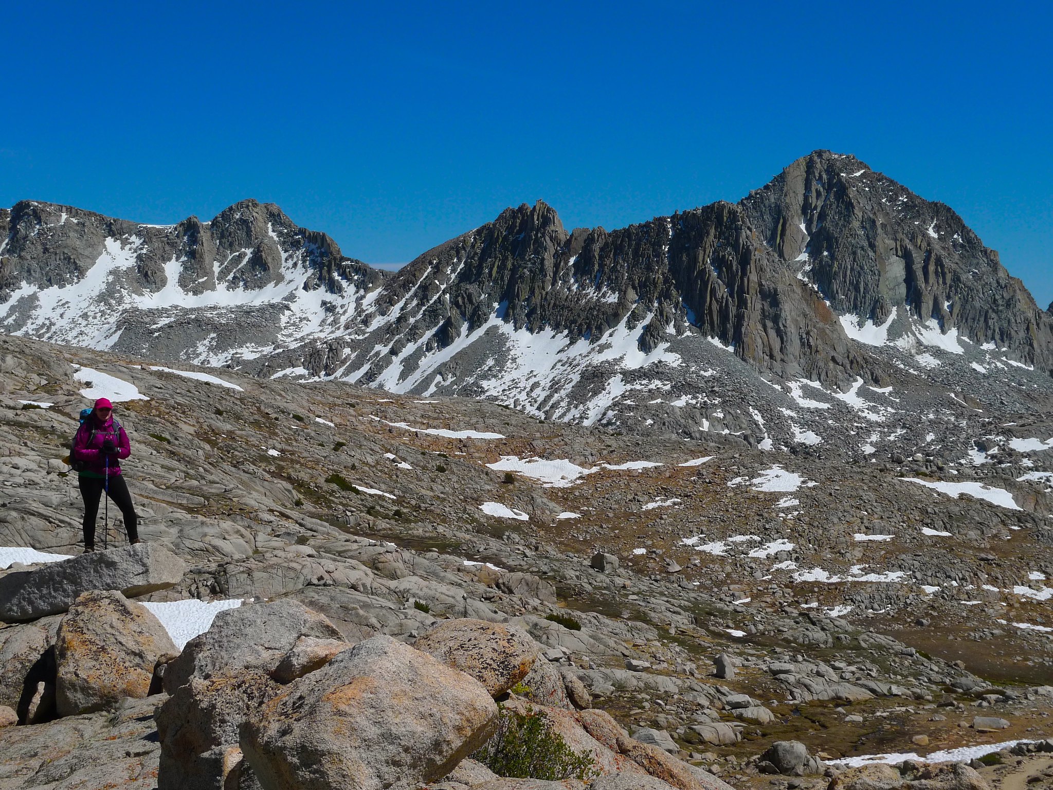 A JMT hiker on a resuppuly was kind enough to take my picture!