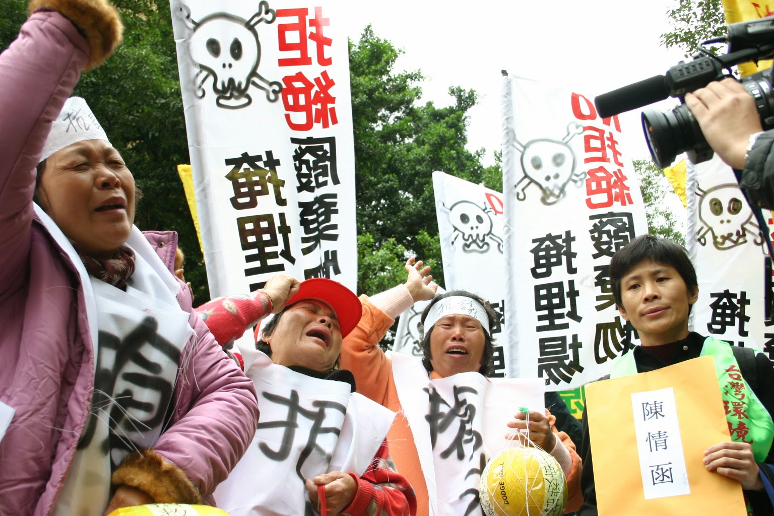 村民第一次到行政院抗議。(圖片來源：朱淑娟)