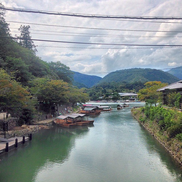 Barquitas en Arashiyama. Muy romántico todo ^^