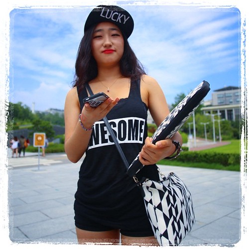 Korean Coed Street Fashion At Ewha Womans University Huffpost 