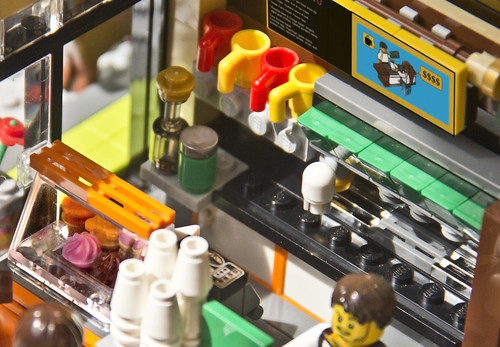 LEGO Movie Coffee Shop: Espresso Machine and Pastry Case