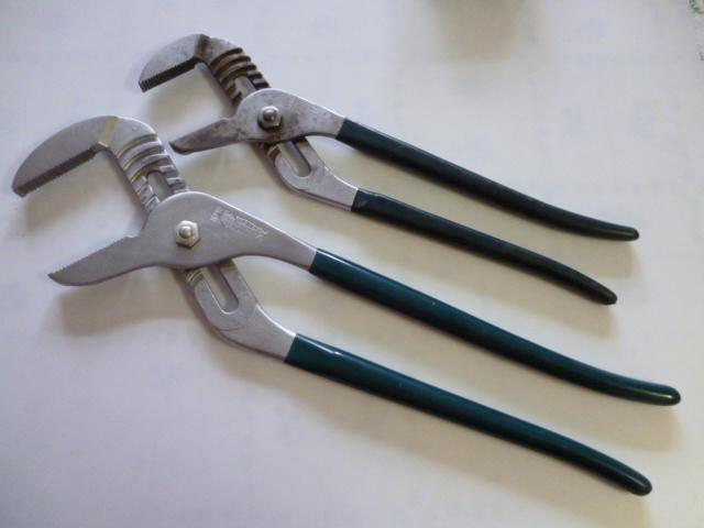 tongue groove pliers basic toolkit bathroom repair tool maintenance DIY essential simple plumbing channel locks