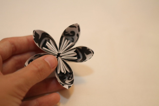 DIY Paper Flowers Gluing