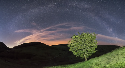 sky panorama tree wales night stars landscape nightscape clear valley lonetree bala milkyway cwmhirnant