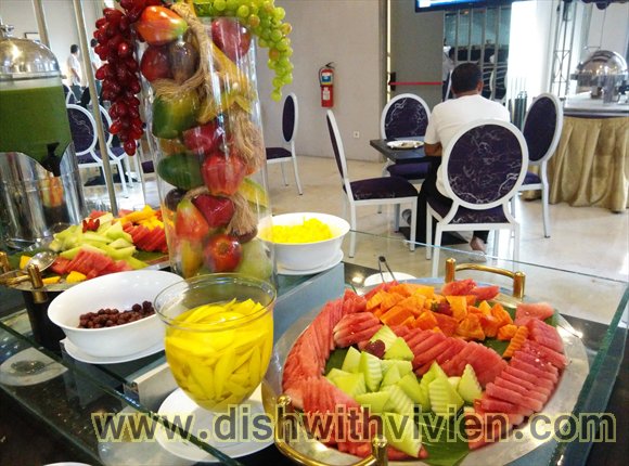 Indonesia8-hotel breakfast buffet