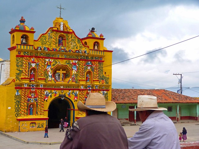 Fotografía de San Andrés Xecul y su iglesia amarilla (Guatemala)