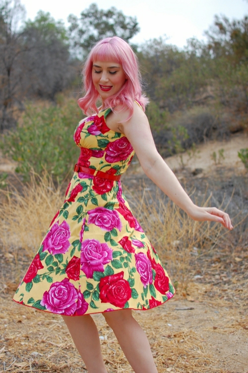 Bernie Dexter The Perfect Pin Up Dress in Yellow Roses 022