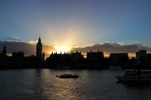 uk sunset london water westminster thames clouds canon buildings river boats lowlight scenery ship bluesky dslr underexposed parliamenthouse 600d sungoingdown