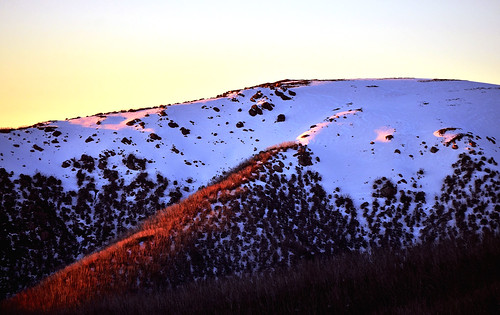 light sunset mountain snow landscape spur spring nikon australia victoria alpine vic goldenhour fallscreek alpinenationalpark lateafternoonlight northeastvictoria bogonghighplains d5100 nikond5100 phunnyfotos mountspionkopje mtspionkopje