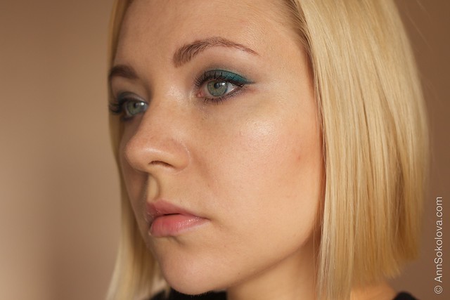 19 Avon True Colour Eyeshadow   Aquamarine Mystery makeup smokey eyes