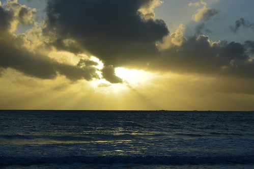 ocean morning sky sun beach clouds sunrise dawn cloudy bowen queensbeach nikond3200 cloudsstormssunsetssunrises
