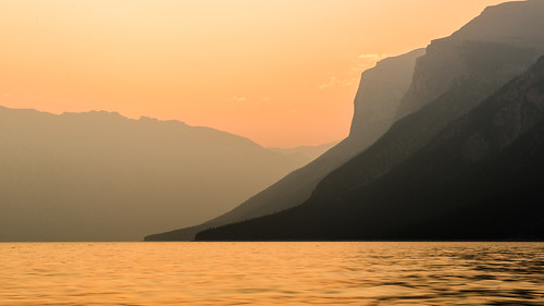 summer lake yellow sunrise dawn golden nationalpark mt smoke mount banff girouard 2014 minnewanka