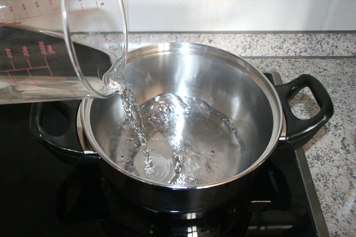 14 - Wasser für Reis aufsetzen / Bring water for rice to boil