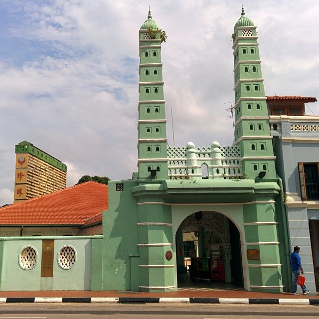 The oldest mosque in Singapore is in Chinatown.