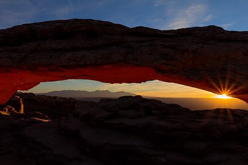 sun sunrise utah arch canyonlandsnationalpark sunburst mesaarch