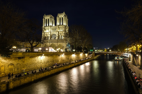 巴黎聖母院2013年夜景，經過照明設計後建築物的線條更清晰可見。圖片來源：Nick Harris