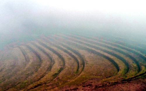 peru pisac inca terraced fields fog solo travel bilwander cusco ρeru