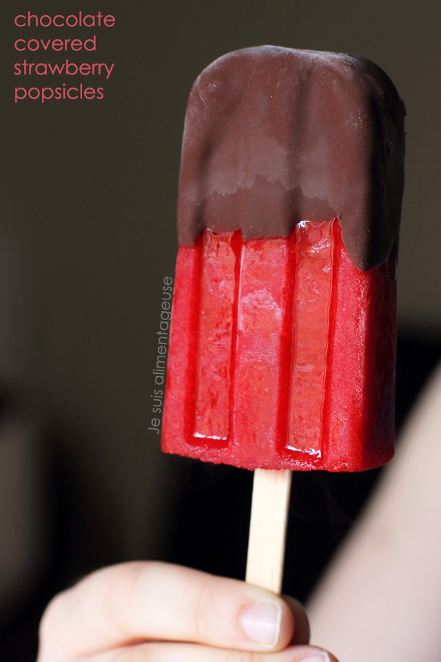 Chocolate Covered Strawberry Popsicles | Je suis alimentageuse | #vegan #summer #popsicles #strawberries