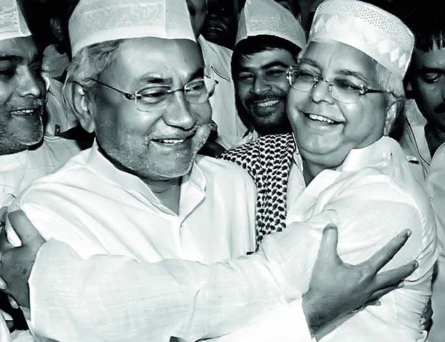 Nitish Kumar and Lalu Prasad Yadav (तस्वीर साभार - हेडलाइंस टुडे)