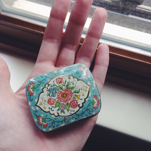 I can never resist a good vintage tin. And this one is so tiny!