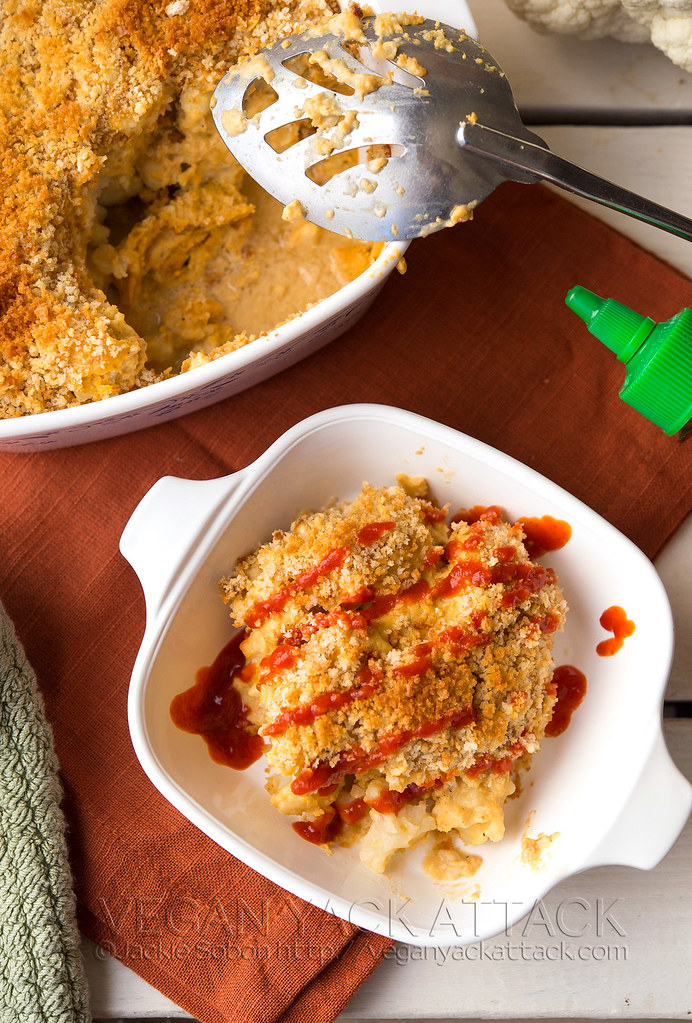 Spicy, creamy, and with a noodle-free twist! This Sriracha Cauliflower Mac n Cheeze by Randy Clemens is comforting, delicious, and totally plant-based.