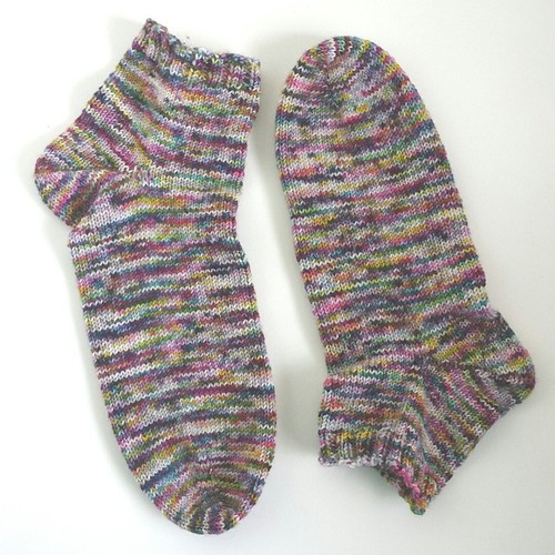 socks! these happened so fast! I loved knitting them! I used the FLK heel and it fits perfectly! I need to order more yarn now. this yarn is Graffiti by @spunrightround